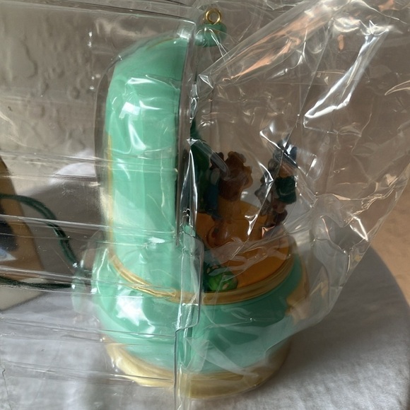 Hallmark: 1996 Keepsake Ornament- Emerald City- The Wizard of Oz- Light, Motion - Picture 6 of 16